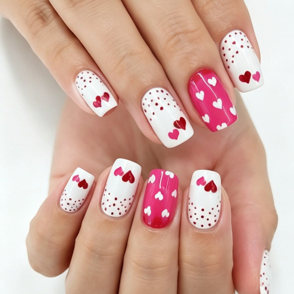 Artificial nails with romantic heart design and creative details Bowlift