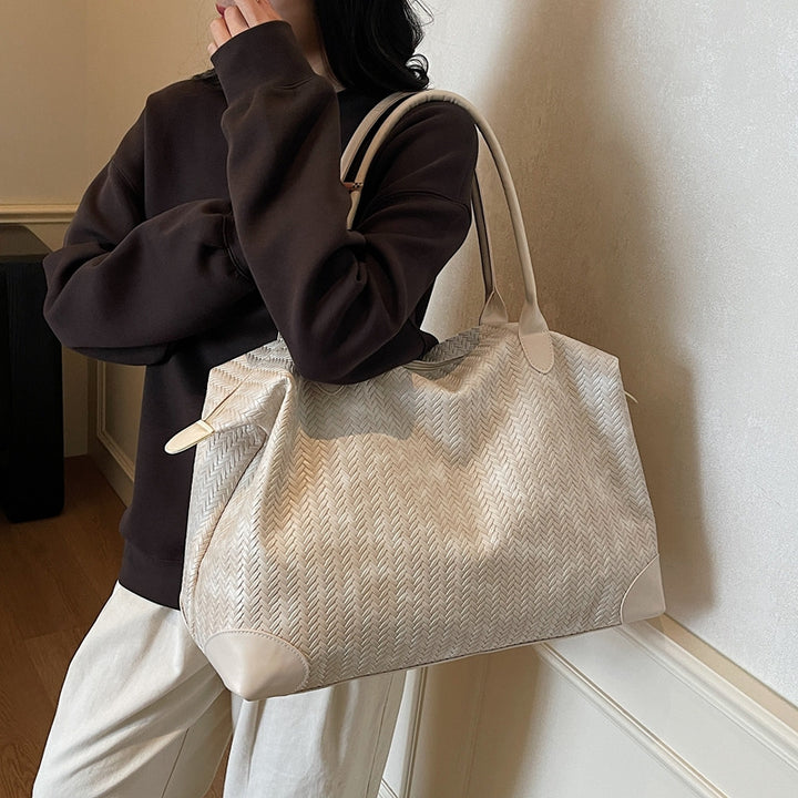 Elegant Tote Bag Made of Woven Synthetic Leather Bowlift