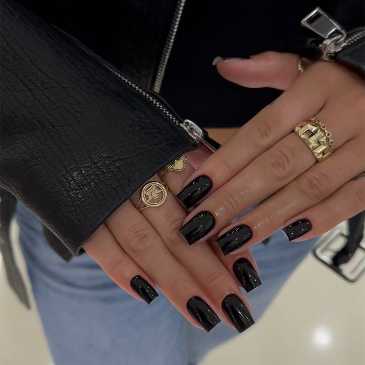 Elegant Nail Art with Gloss Finish Bowlift