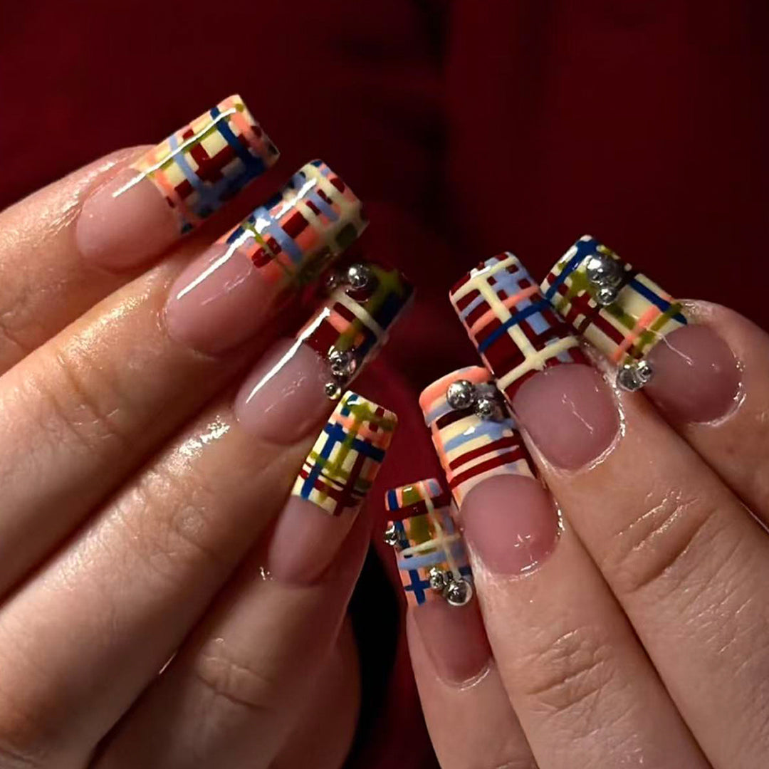 Artificial nails with trendy design Bowlift