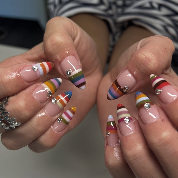 Artificial Nails in Modern Stripe Design Bowlift