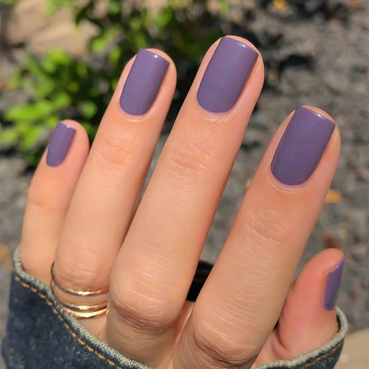 Elegant Nail Art with Gloss Finish Bowlift