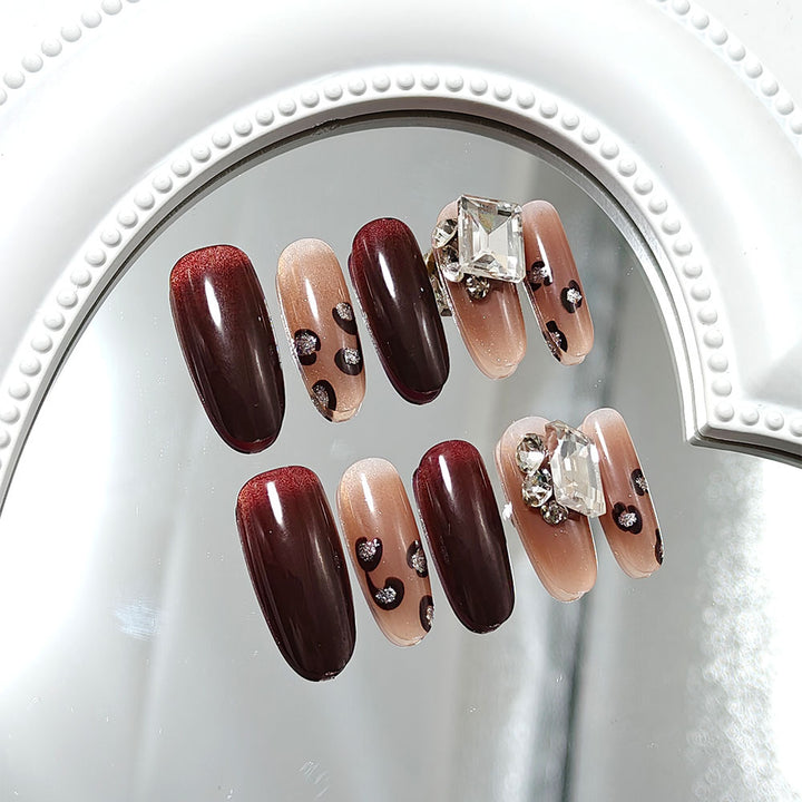 Artificial nails with luxurious glitter accents Bowlift