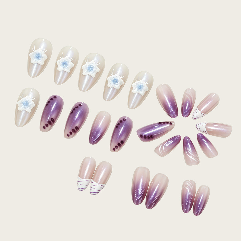 Creative artificial nails with floral design Bowlift
