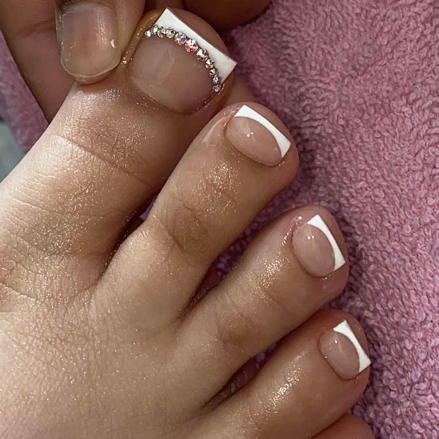 Decorative Rhinestone-Accented Press-On Toenails Bowlift