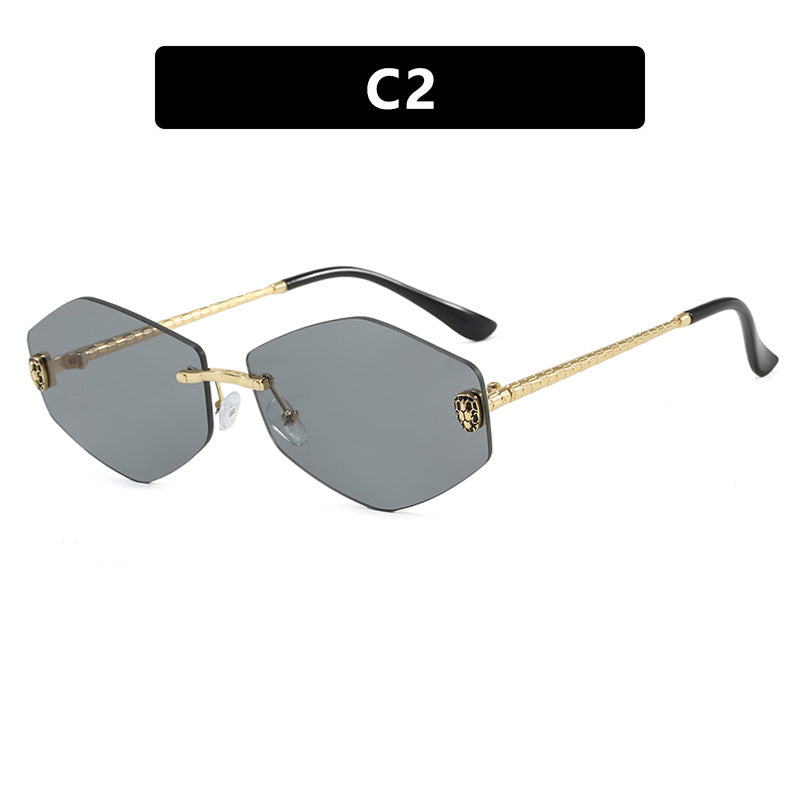 Women's geometric sunglasses in modern design with elegant metal frame Bowlift