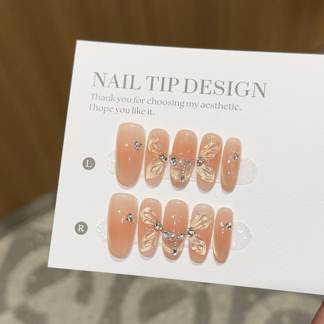 Artificial nail tips with elegant floral details Bowlift