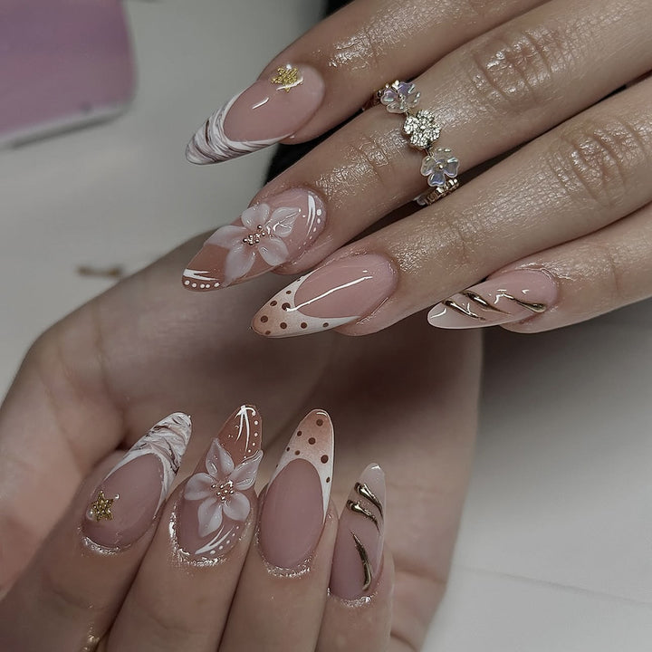 Artificial nail set with floral and elegant details Bowlift
