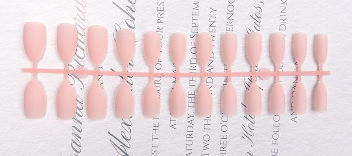 Stiletto Press-On Nail Set Bowlift