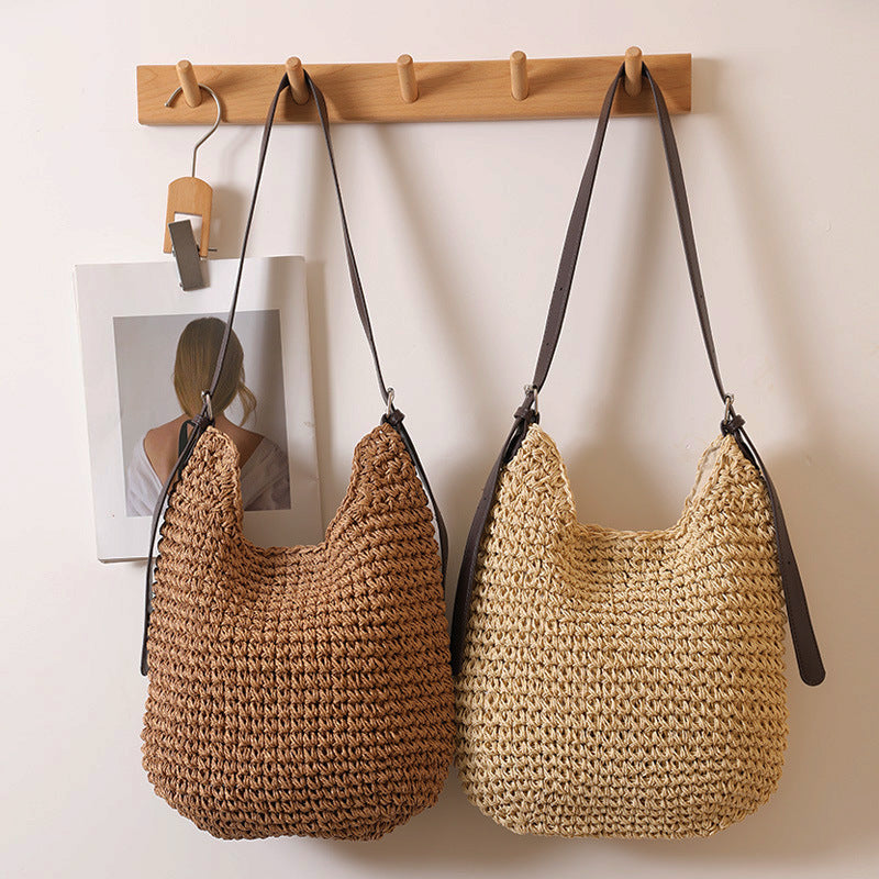 Casual handbag with wide shoulder strap Bowlift