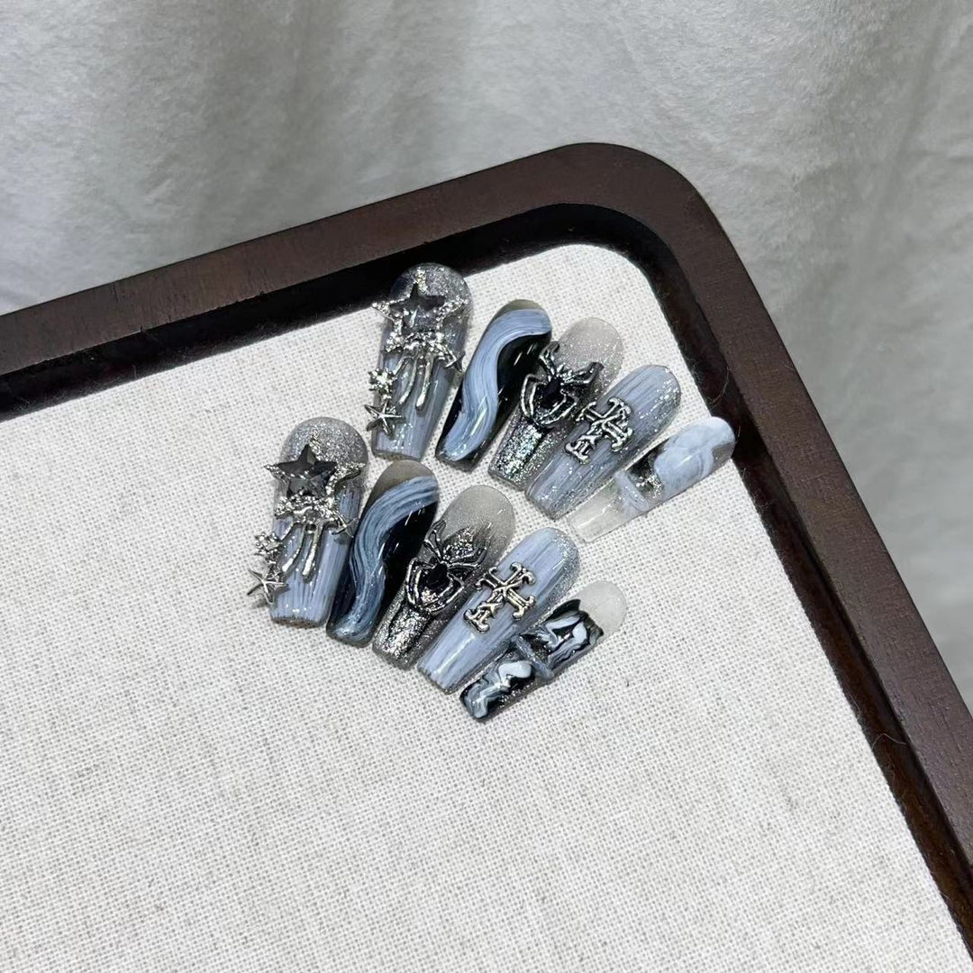 Glamorous Press-On Nail Art Set with Decorative Metallic Elements Bowlift