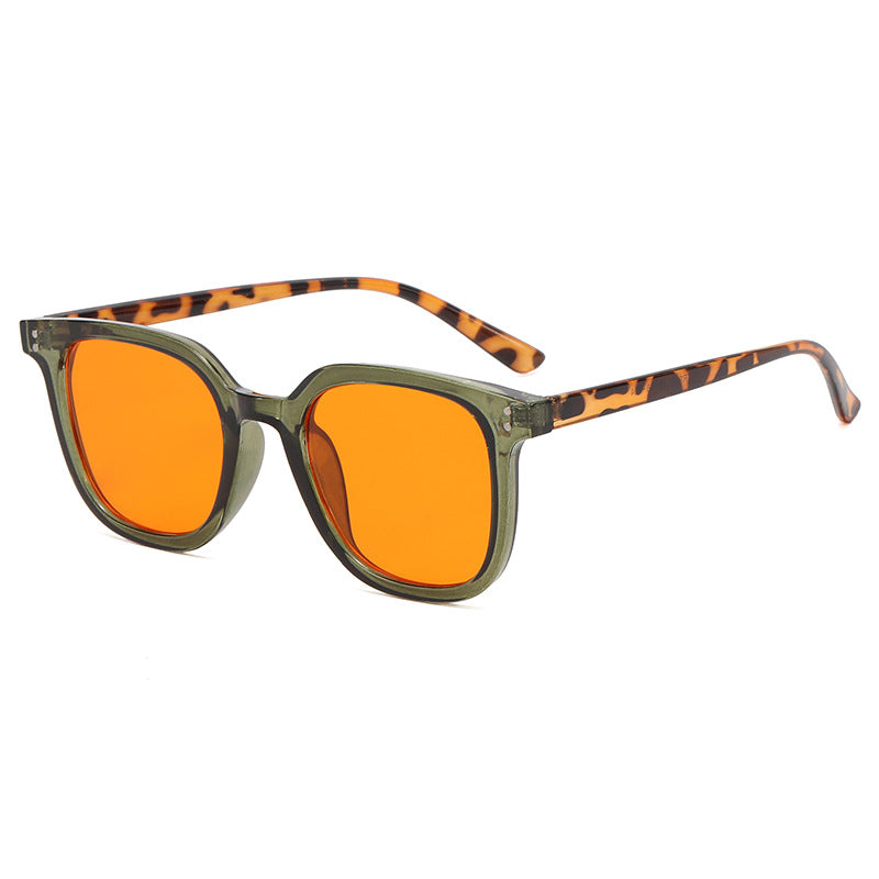 Ladies square designer glasses with thick frame and elegant profile Bowlift
