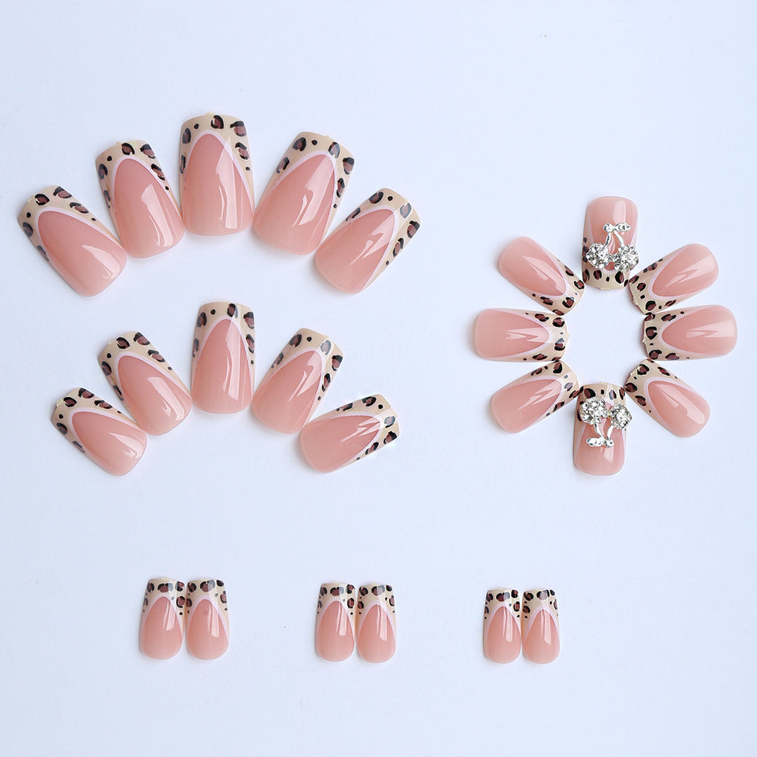Artificial Nails with Elegant Animal Pattern and Glitter Details Bowlift