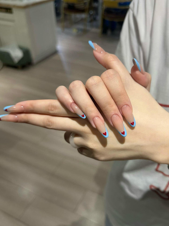 Nail art with heart-shaped design Bowlift