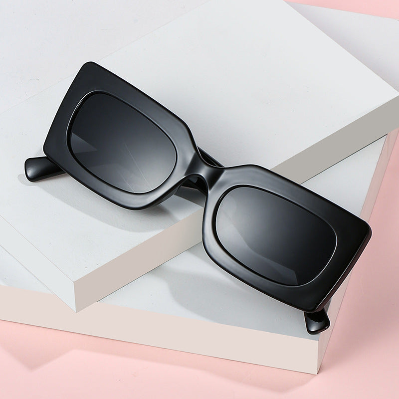 Ladies fashionable sunglasses in angular design Bowlift