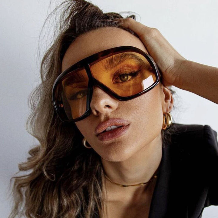 Ladies oversized sunglasses in fashionable tortoiseshell pattern Bowlift