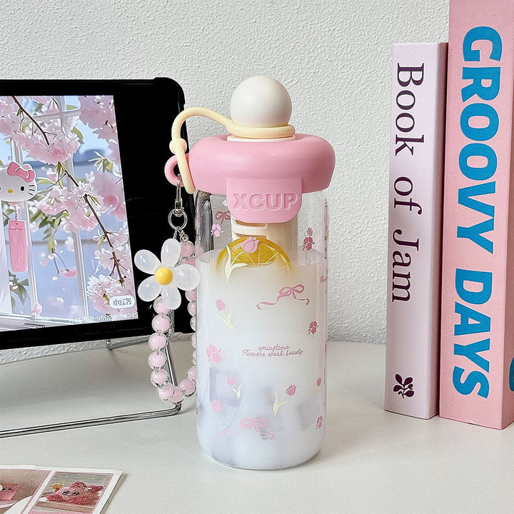 Women's bottle with integrated fruit infuser and Bowlift keychain
