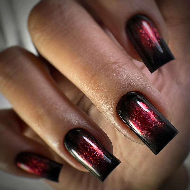 Elegant artificial nails with metallic shine and modern design Bowlift