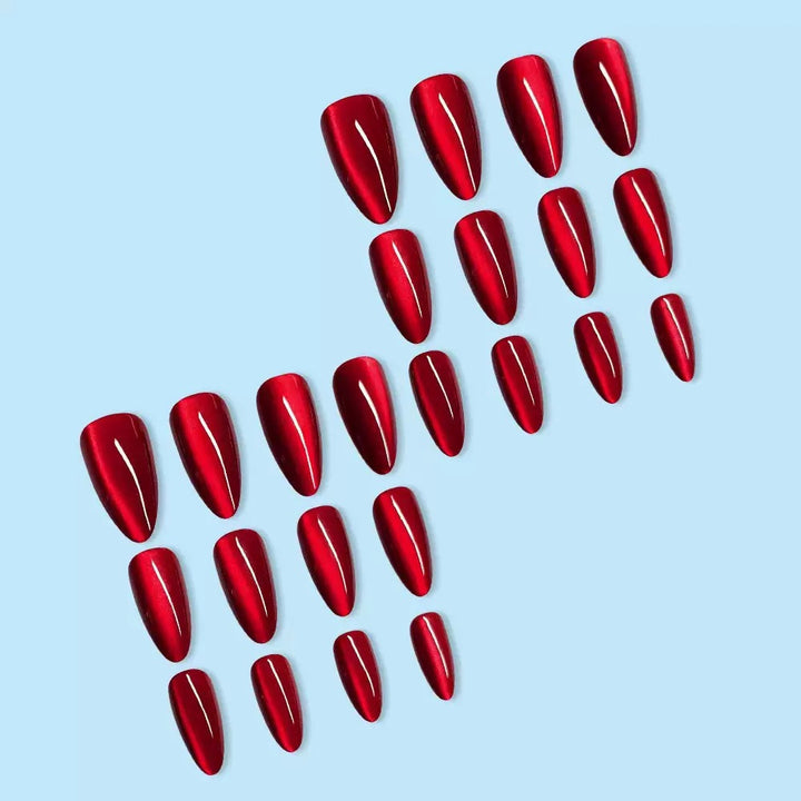 Artificial nail set with glamorous high gloss and elegant tips Bowlift