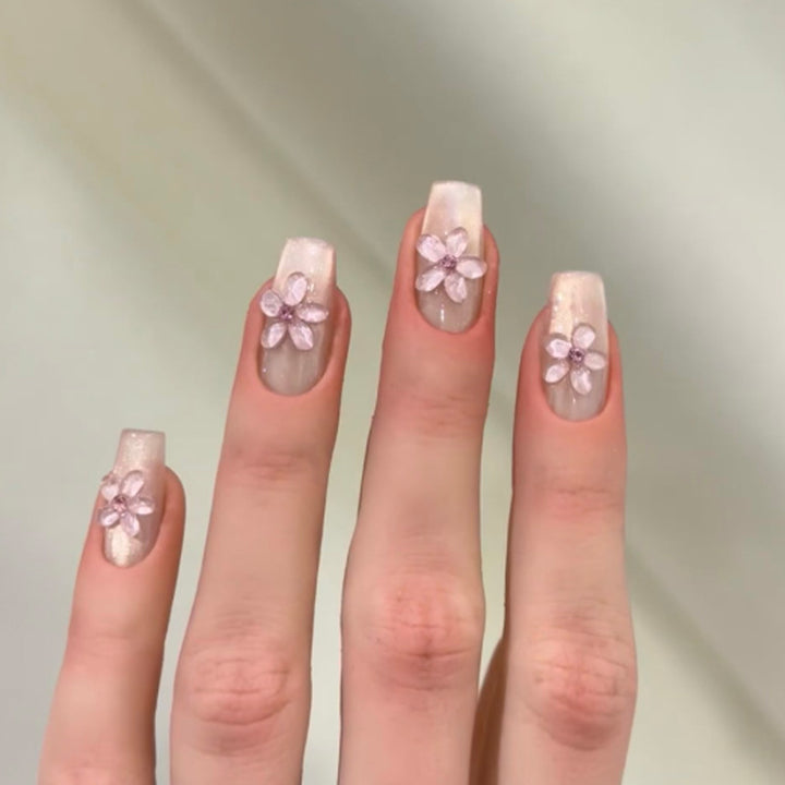 Artful artificial nails with floral accents Bowlift