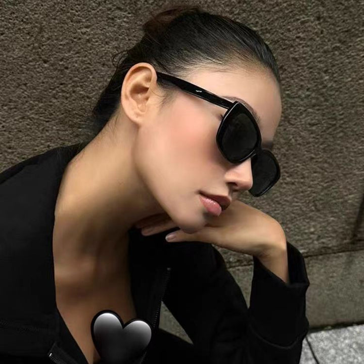 Women's sunglasses in a modern, stylish design Bowlift