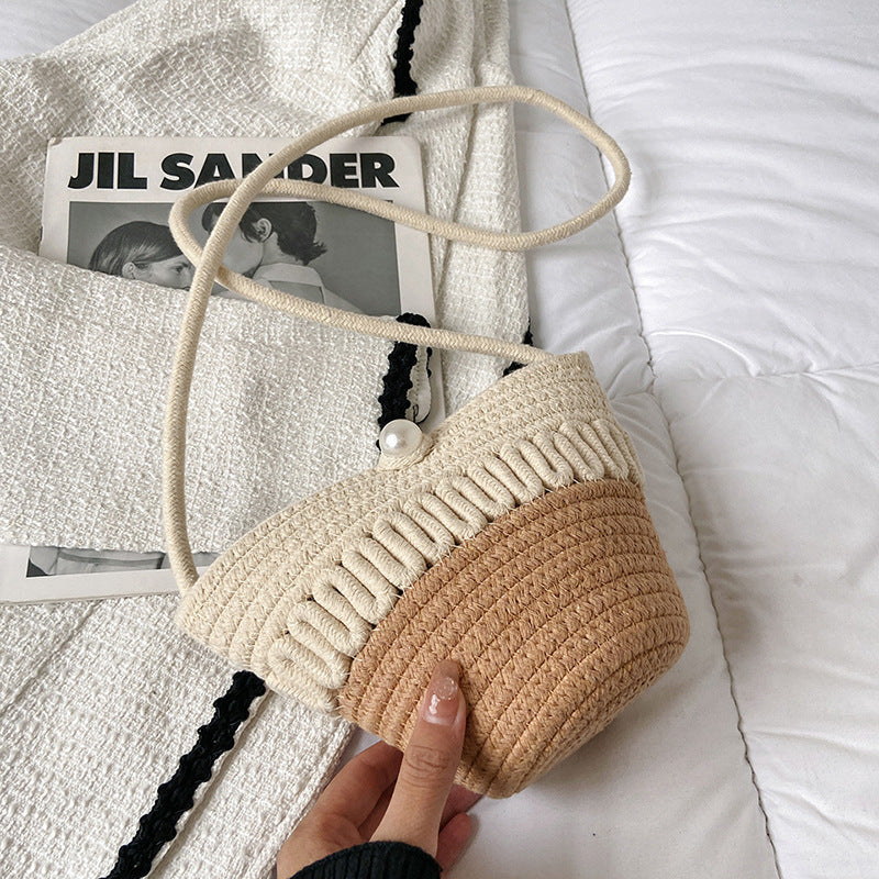 Playful Crossbody Bag Made of Braided Material Bowlift