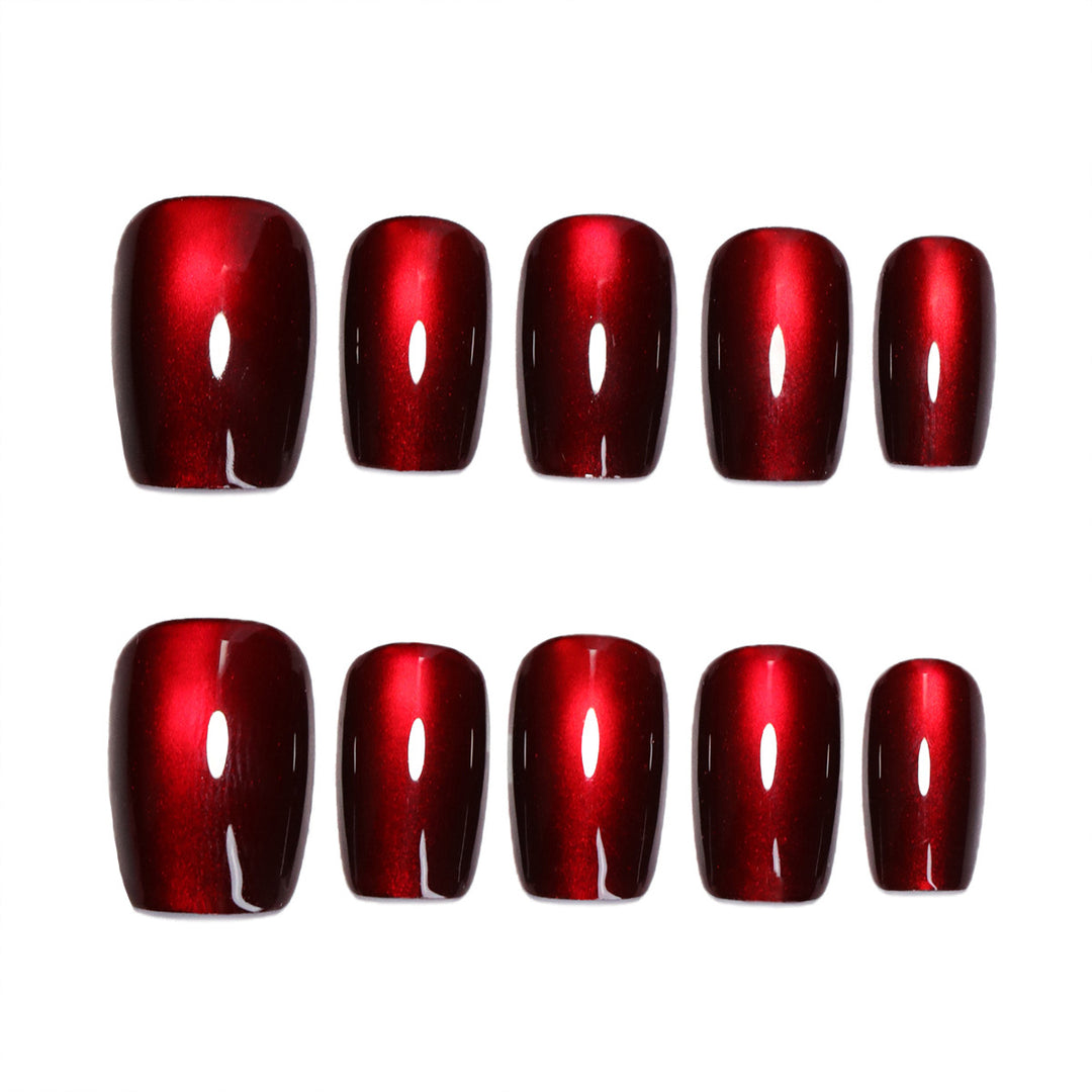 Artful artificial nails with shiny finish Bowlift