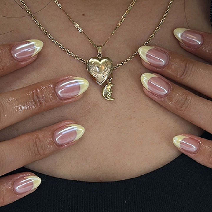 Artificial nail art with playful dots and bows Bowlift