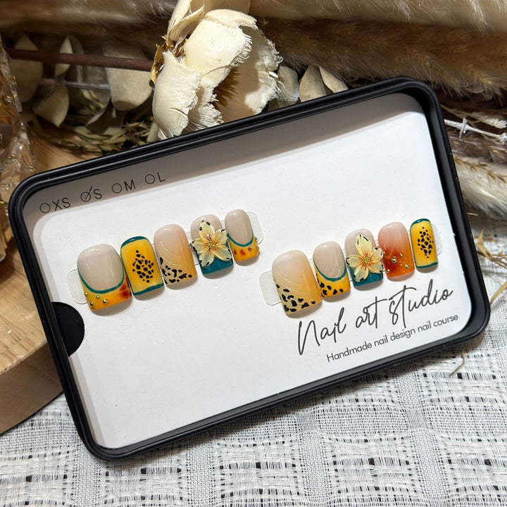 Floral Themed Press-On Nail Art Set Bowlift