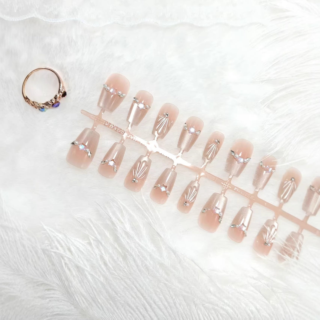 Glamorous artificial nails with filigree 3D decorations Bowlift