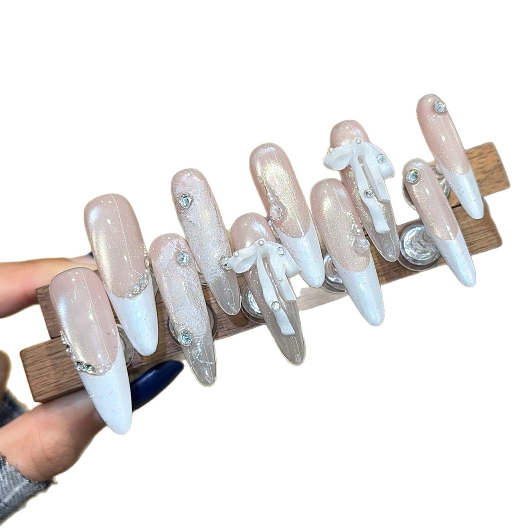 Artificial nails in elegant wedding design Bowlift
