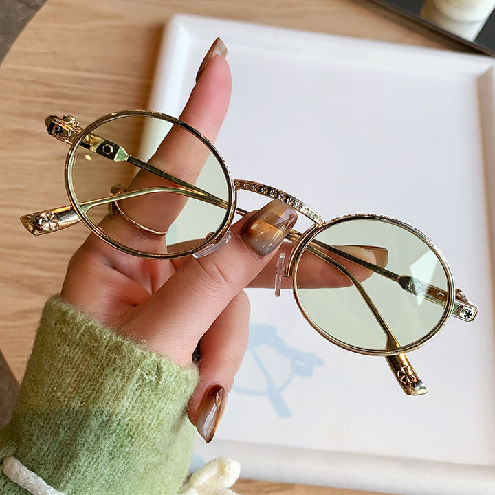 Ladies Elegant Sunglasses with Delicate Details Bowlift