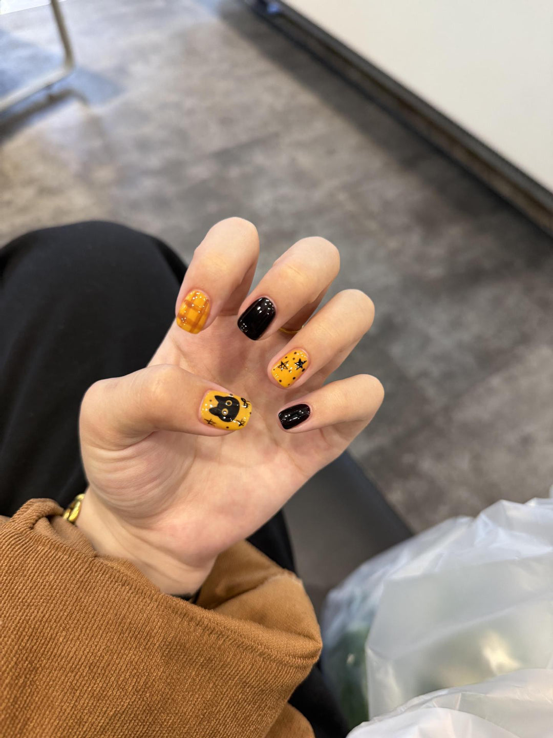 Creative Nail Art with Halloween Motif Bowlift