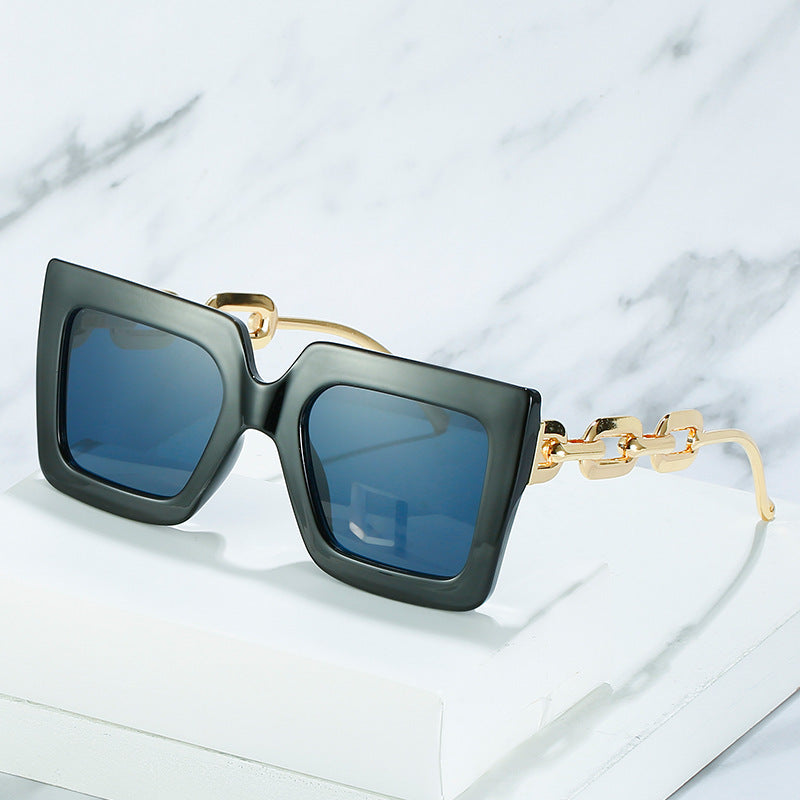Women Cat-Eye Sunglasses with Luxurious Design and Chain Frame Bowlift