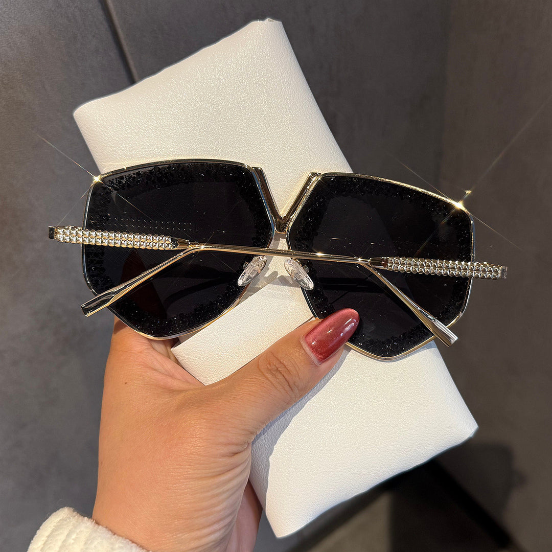 Ladies luxurious sunglasses with glamorous rhinestone frame Bowlift