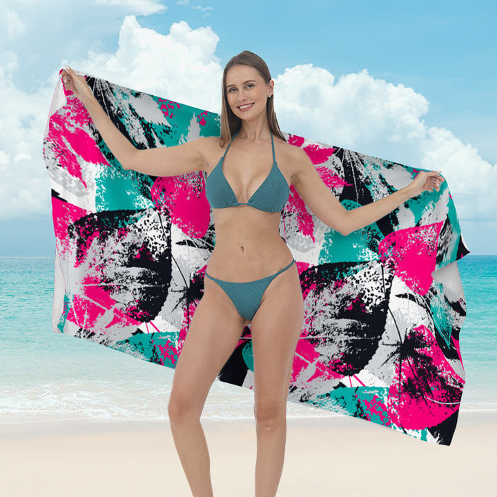 Beach towel with vibrant tropical plant motif Bowlift