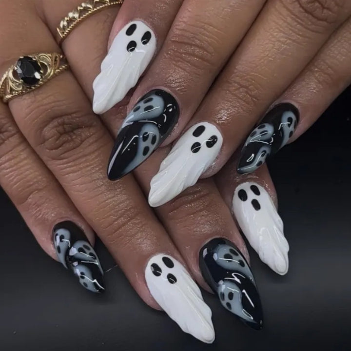 Halloween-Themed Press-On Nail Set Bowlift