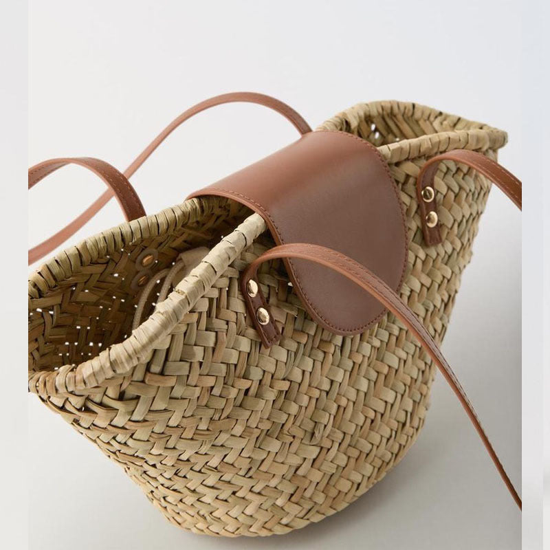 Handcrafted basket bag with leather flap Bowlift
