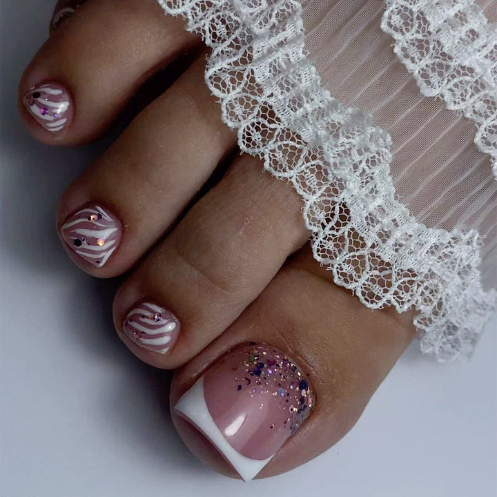 Artful toenail decoration with elegant gold accent Bowlift