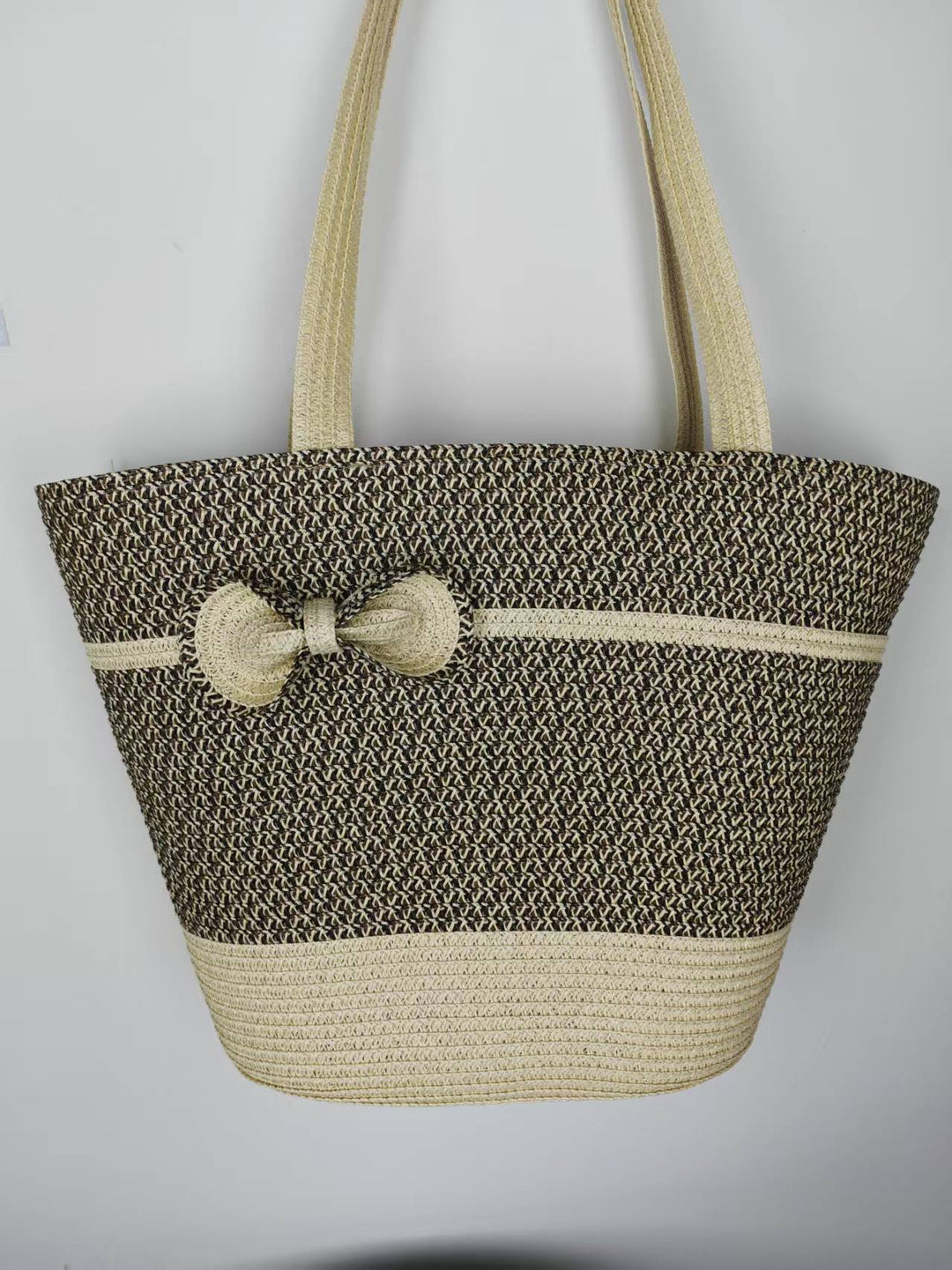 Elegant straw bag with decorative bow closure Bowlift