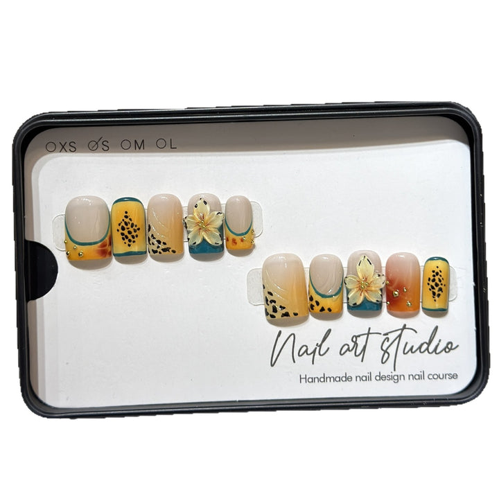 Floral Themed Press-On Nail Art Set Bowlift