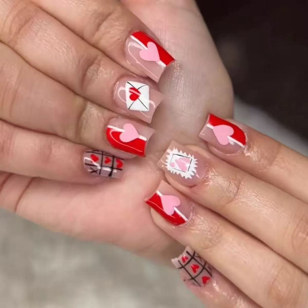 Artificial nail set with romantic heart and envelope motifs Bowlift