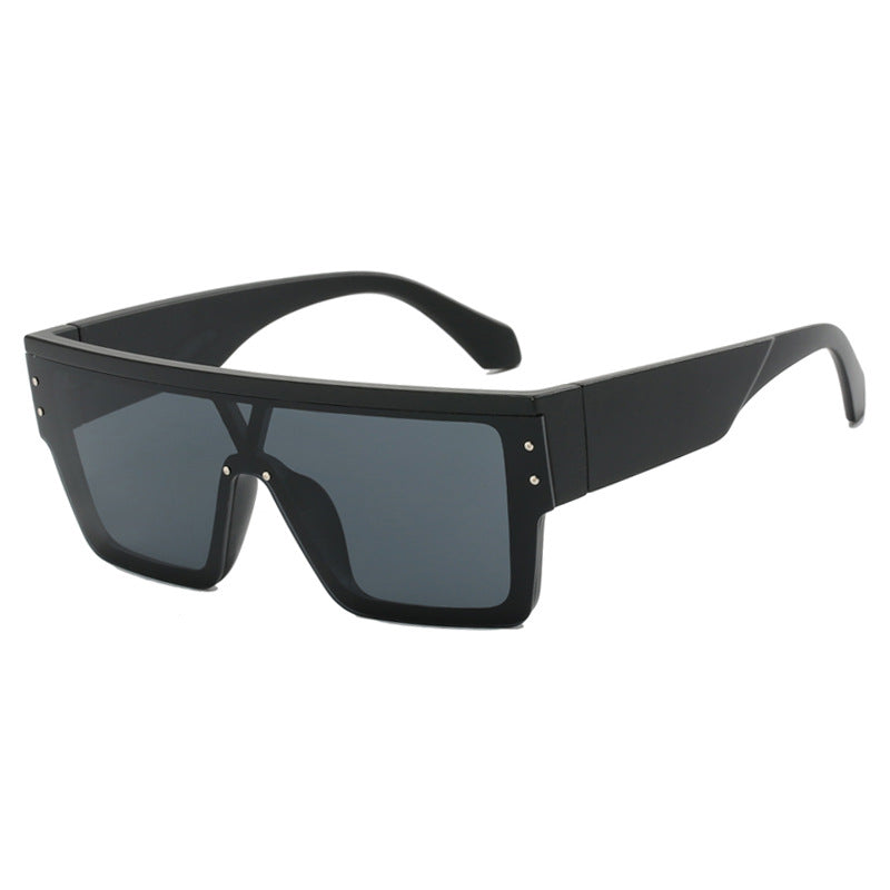Women's fashionable sunglasses with oversized design and protective UV filter Bowlift