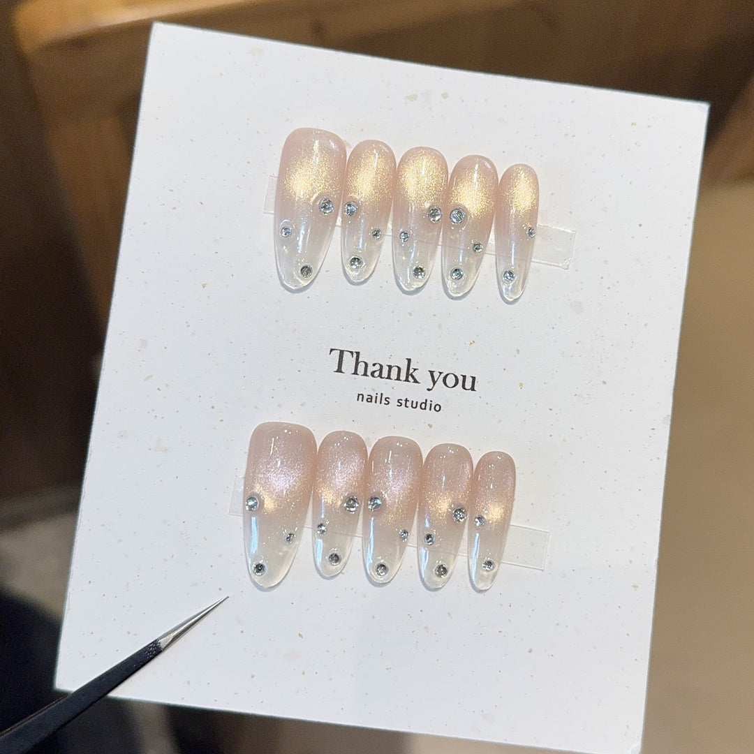 Artificial nails with shimmering accents and elegant rhinestone details Bowlift