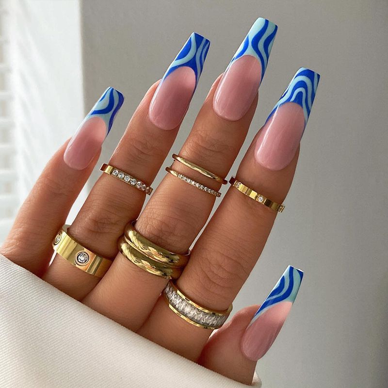 Art nails with wave pattern Bowlift