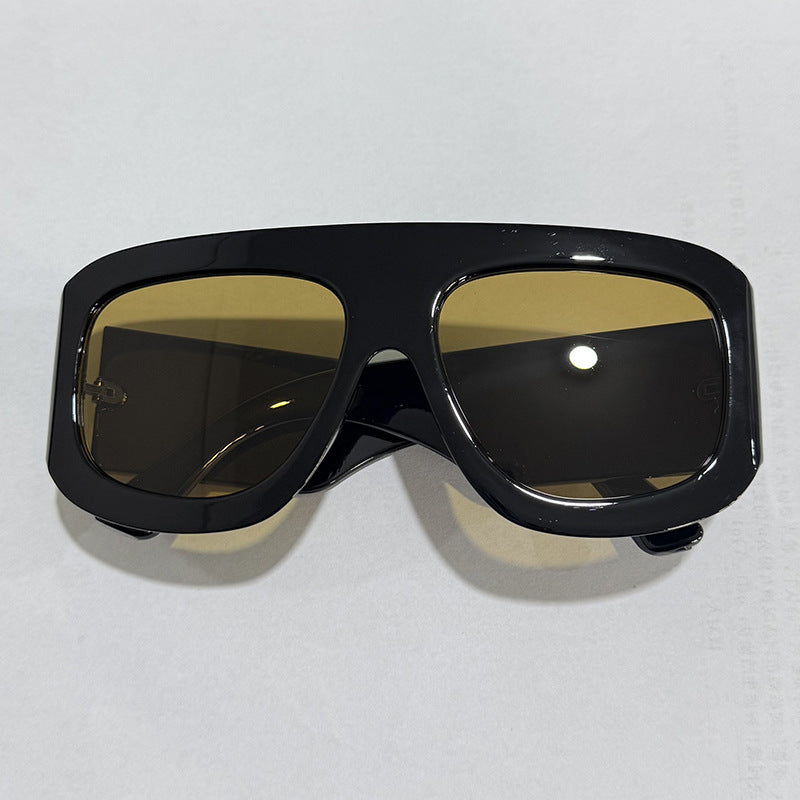 Ladies fashionable oversized sunglasses with wide frame and protective UV filter Bowlift