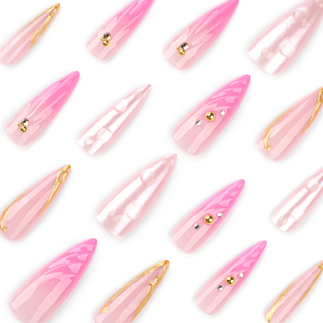 Luxurious artificial nails with elegant gold accent Bowlift