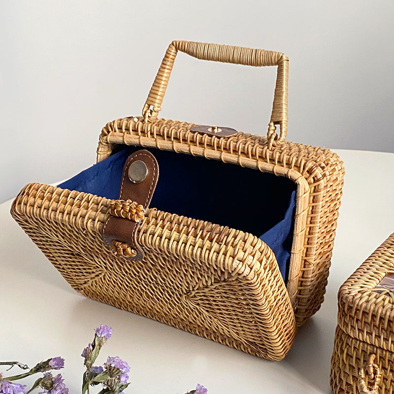 Handwoven basket bag Bowlift