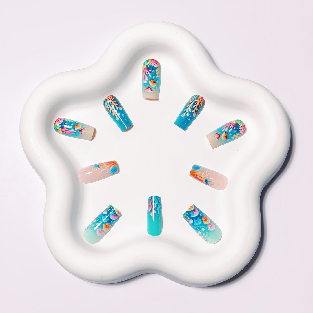 Art nails with filigree underwater motif Bowlift