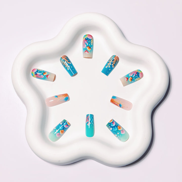 Art nails with filigree underwater motif Bowlift